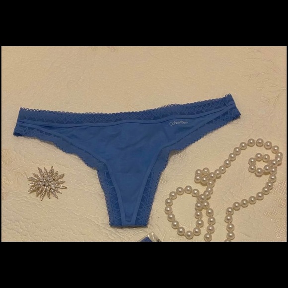 Calvin Klein Lace Blue Thong (8/0013) - Picture 2 of 2